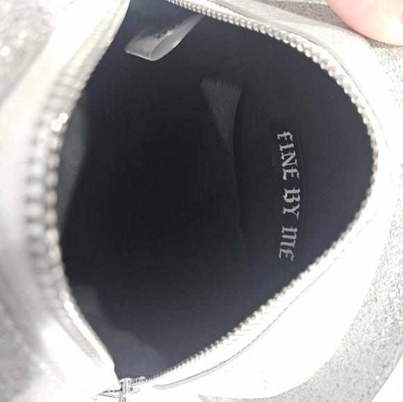 MAD Engine Silver Glittery Ghost Purse. Halloween Crossbody Bag New - Picture 5 of 9